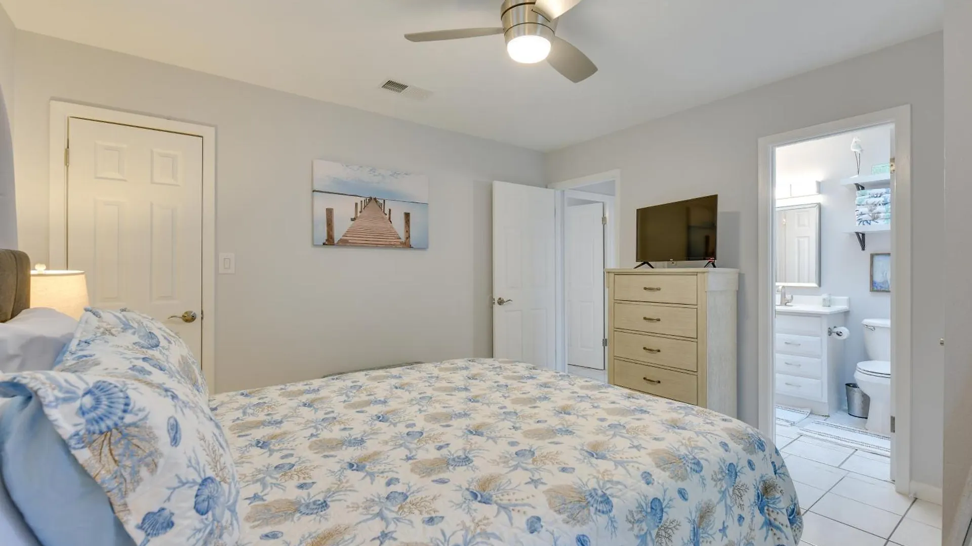 Fort Walton Beach Cottage With Patio And Hot Tub!